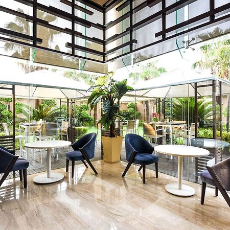 Doubletree By Hilton Gurugram Baani Square Otel Gurgaon Dış mekan fotoğraf