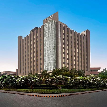 Doubletree By Hilton Gurugram Baani Square Otel Gurgaon Dış mekan fotoğraf