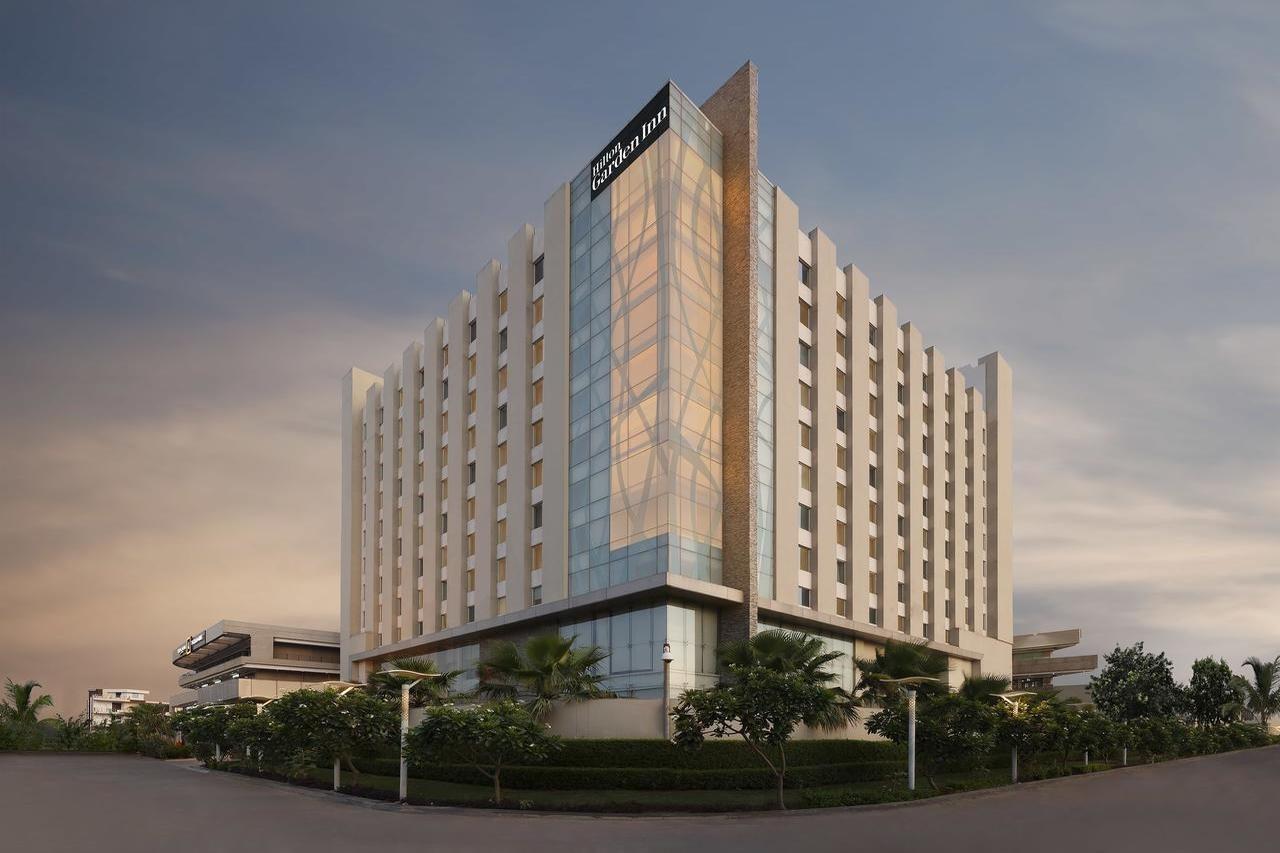 Doubletree By Hilton Gurugram Baani Square Otel Gurgaon Dış mekan fotoğraf