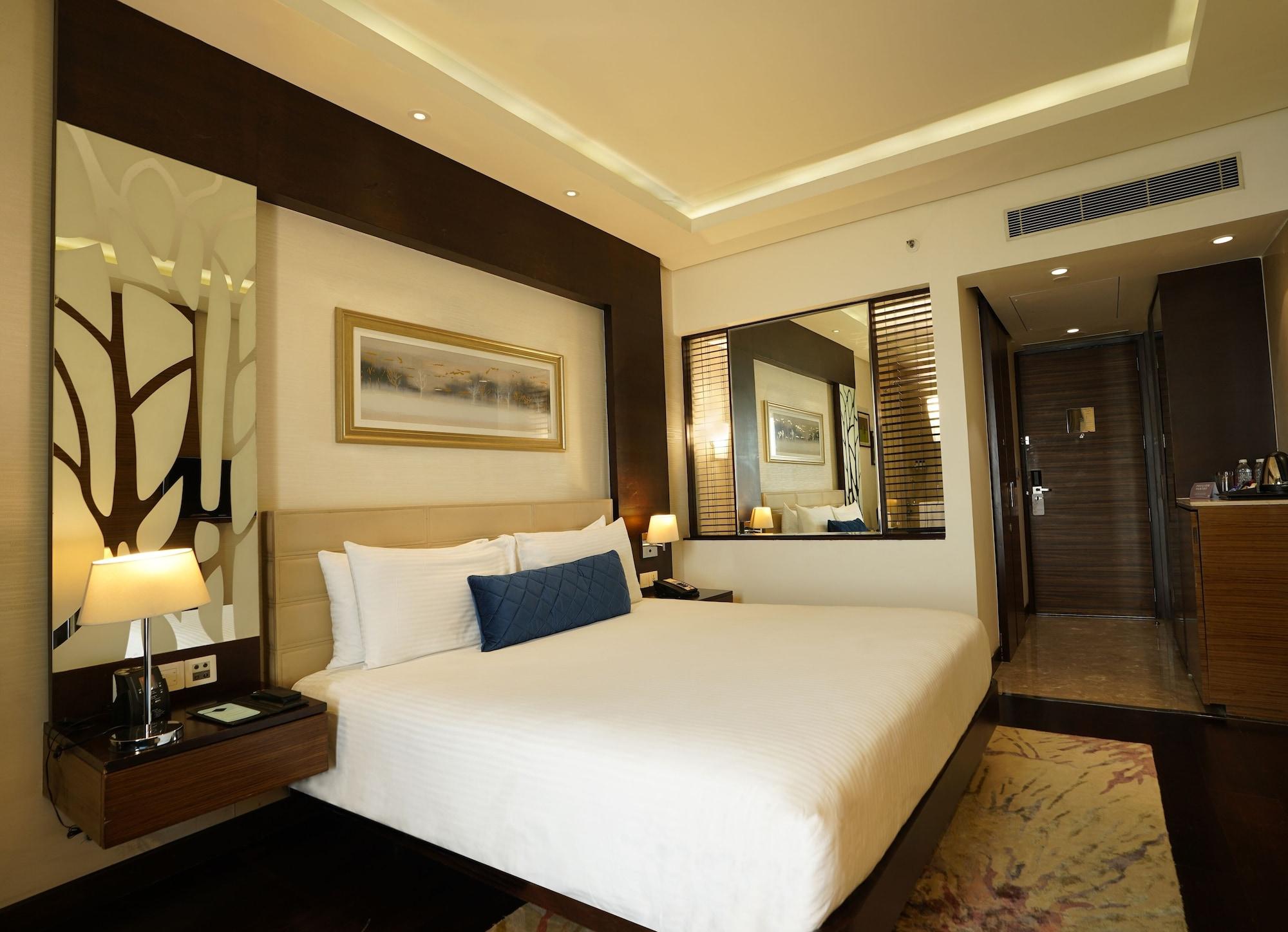 Doubletree By Hilton Gurugram Baani Square Otel Gurgaon Dış mekan fotoğraf