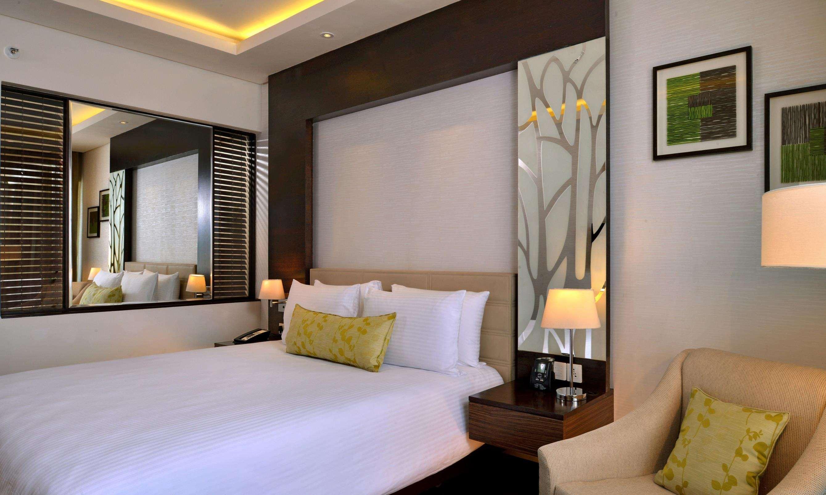 Doubletree By Hilton Gurugram Baani Square Otel Gurgaon Dış mekan fotoğraf