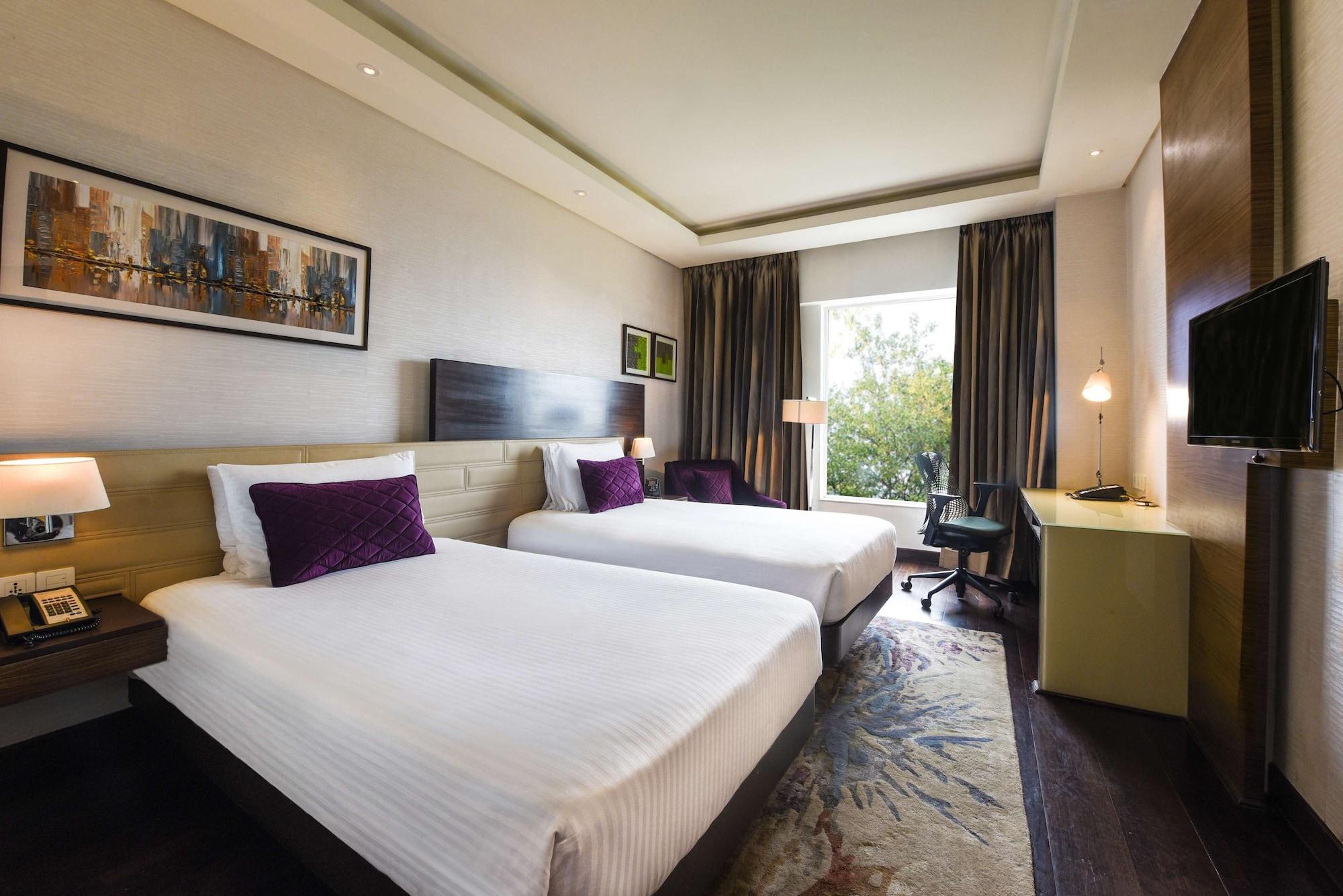Doubletree By Hilton Gurugram Baani Square Otel Gurgaon Dış mekan fotoğraf