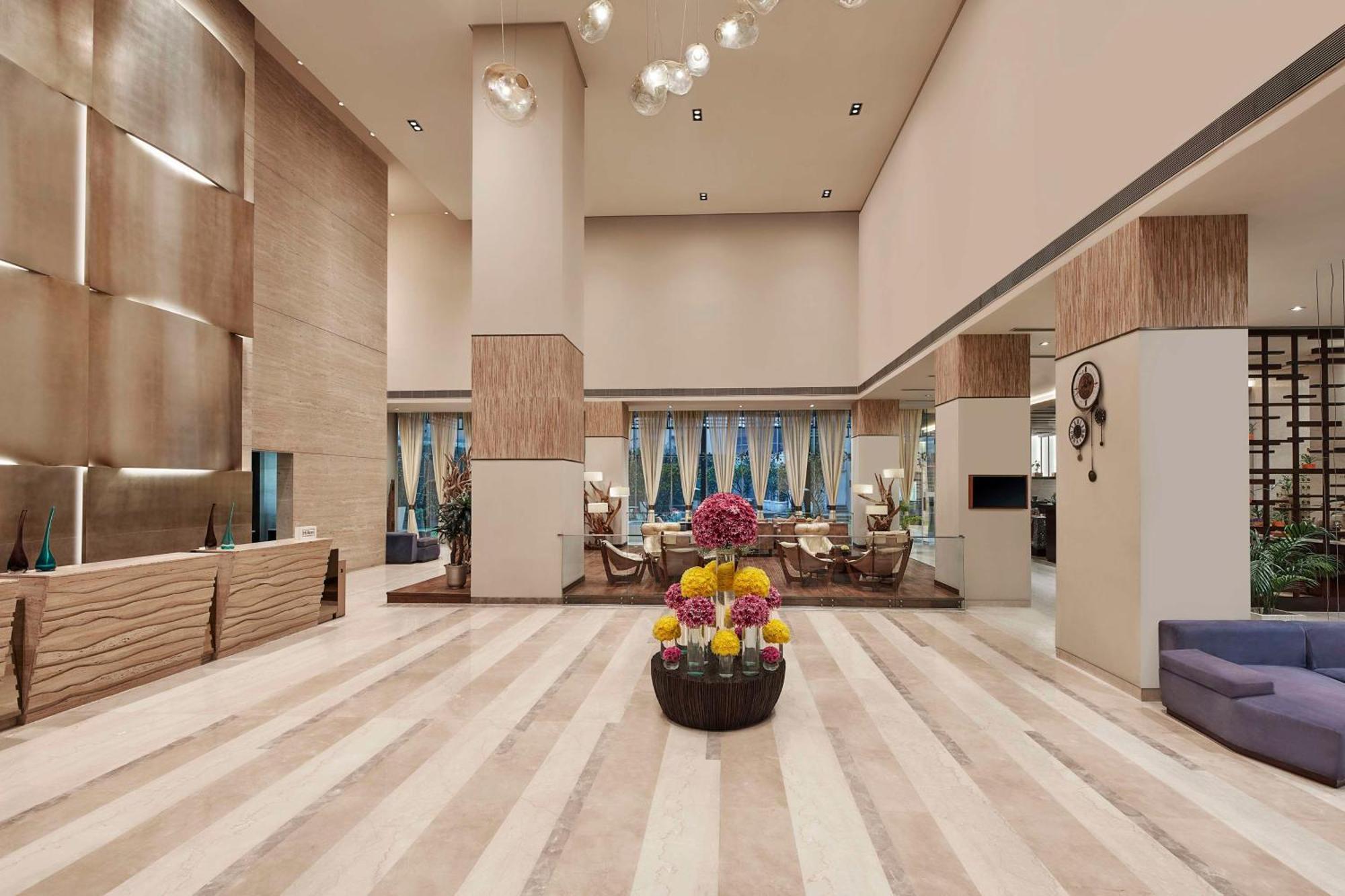 Doubletree By Hilton Gurugram Baani Square Otel Gurgaon Dış mekan fotoğraf