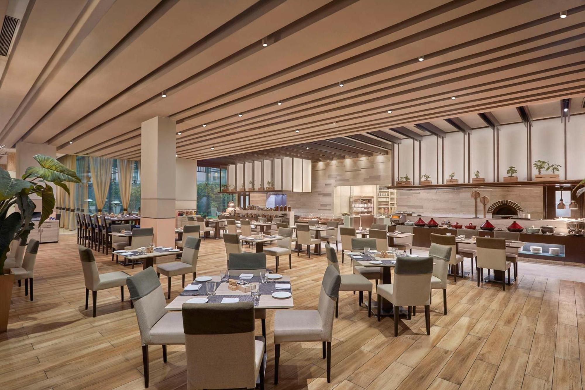 Doubletree By Hilton Gurugram Baani Square Otel Gurgaon Dış mekan fotoğraf
