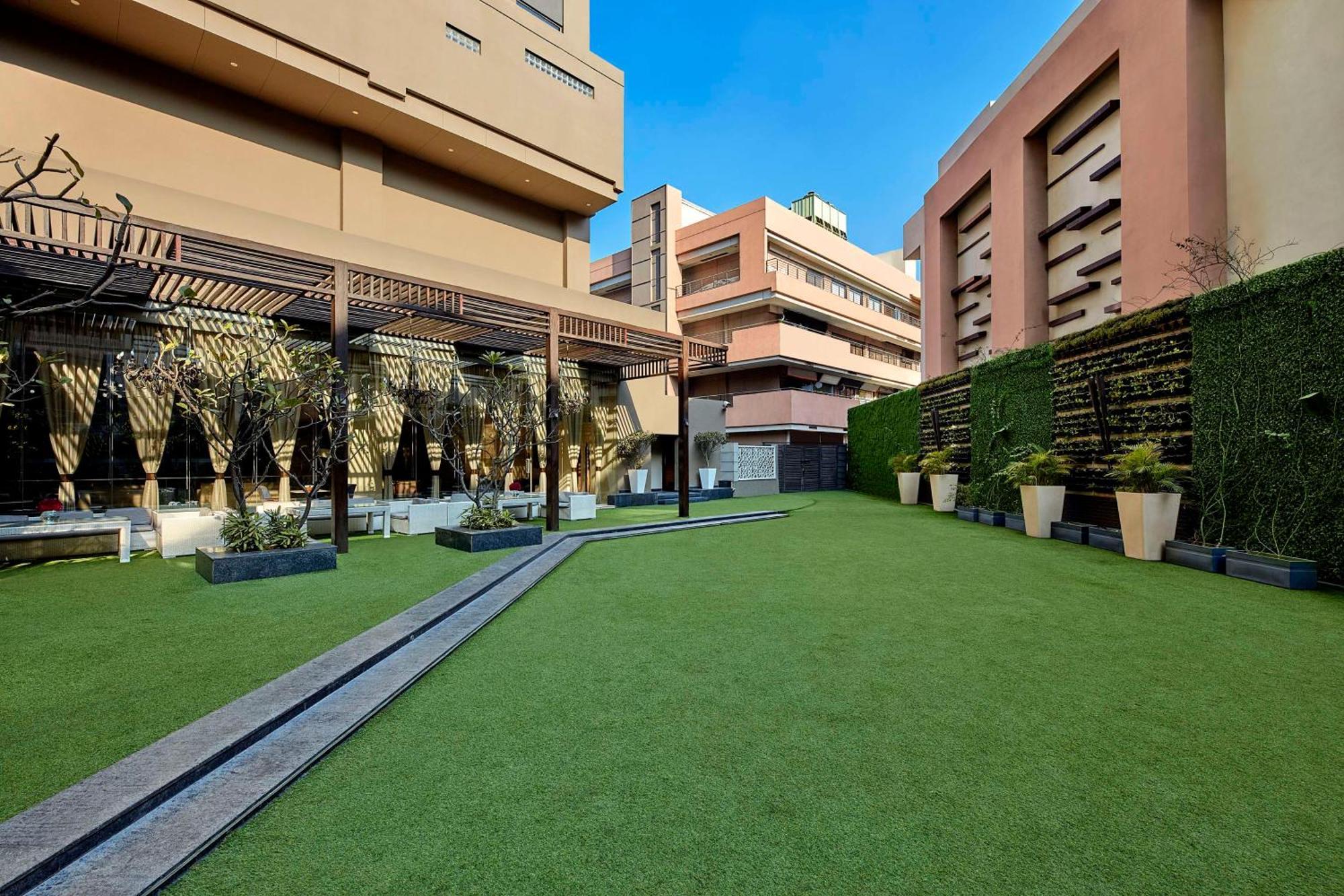 Doubletree By Hilton Gurugram Baani Square Otel Gurgaon Dış mekan fotoğraf