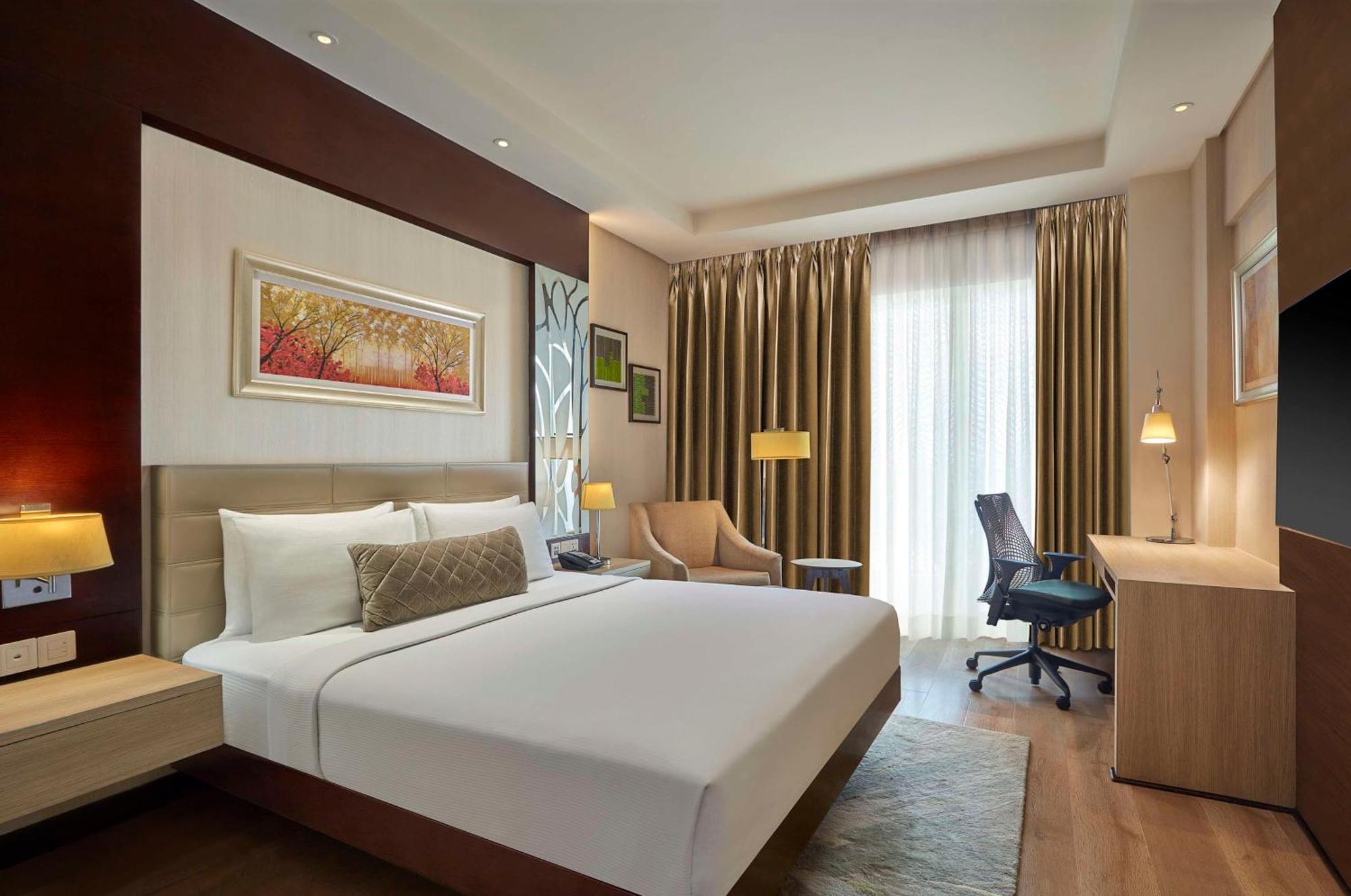 Doubletree By Hilton Gurugram Baani Square Otel Gurgaon Dış mekan fotoğraf
