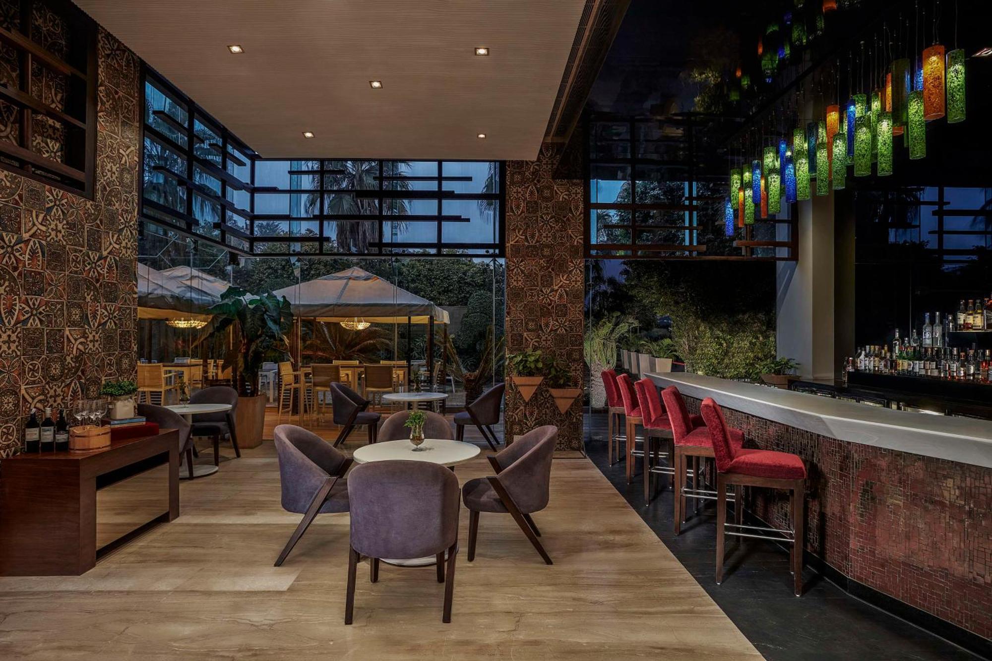 Doubletree By Hilton Gurugram Baani Square Otel Gurgaon Dış mekan fotoğraf