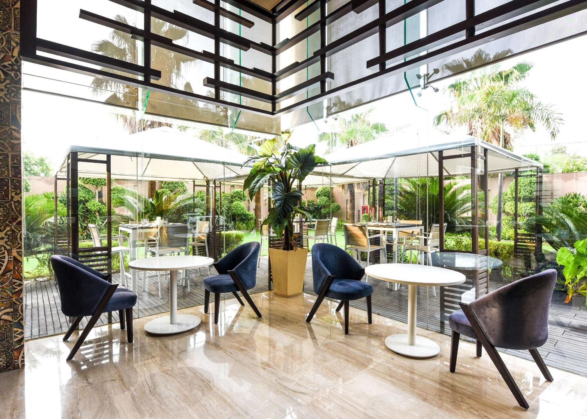 Doubletree By Hilton Gurugram Baani Square Otel Gurgaon Dış mekan fotoğraf