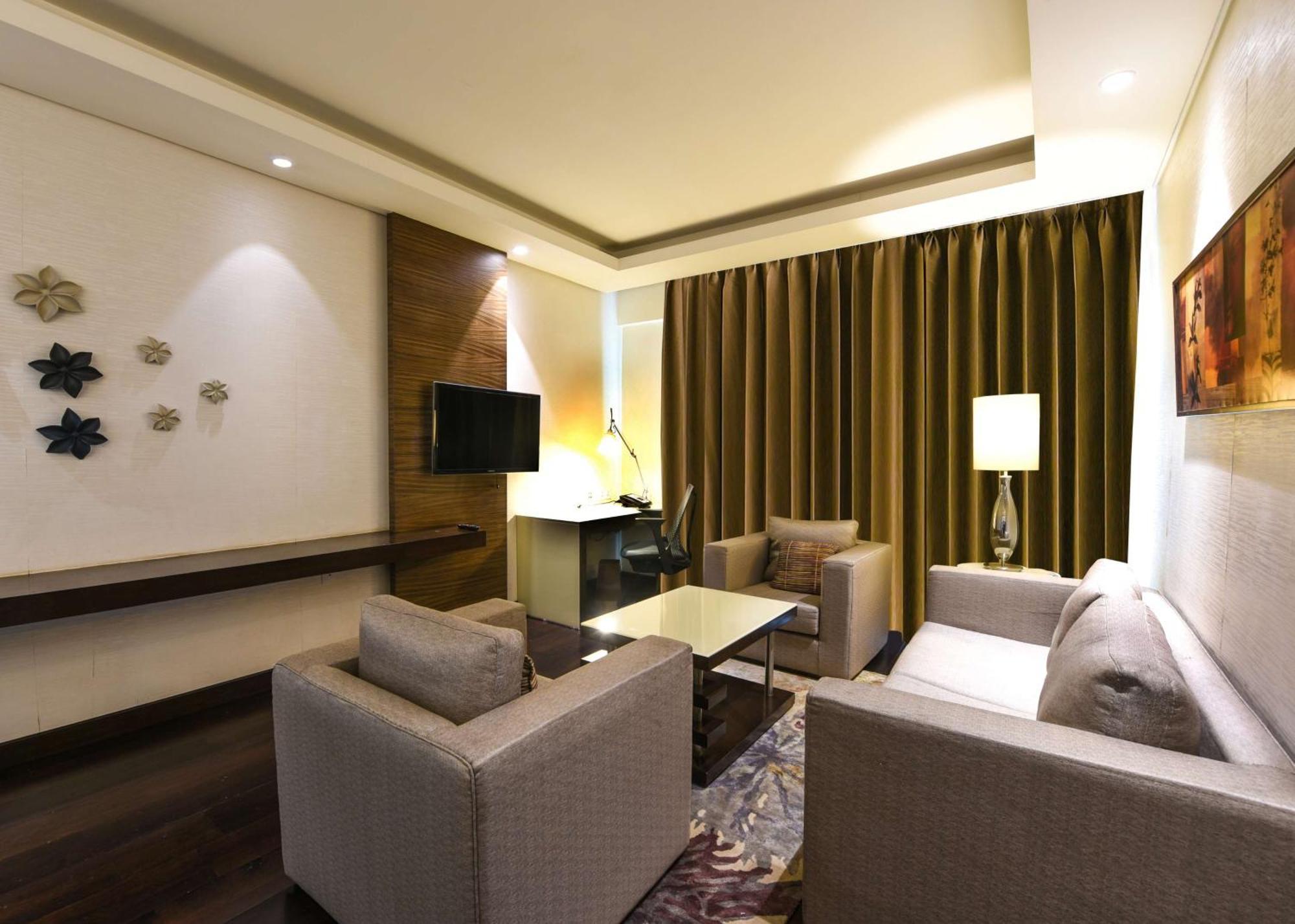 Doubletree By Hilton Gurugram Baani Square Otel Gurgaon Dış mekan fotoğraf