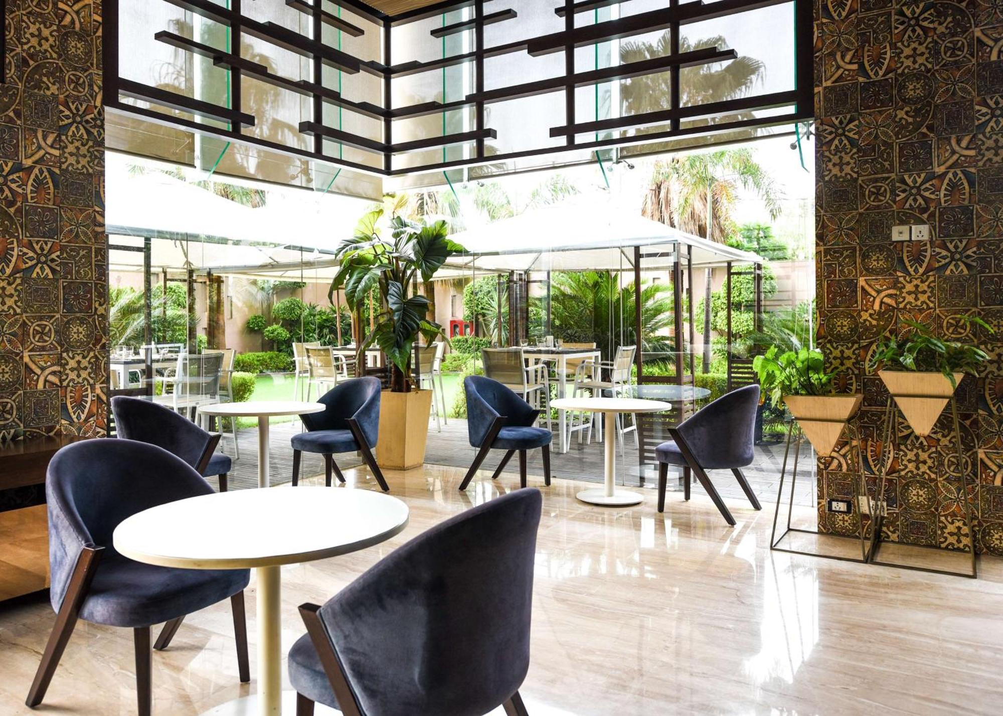 Doubletree By Hilton Gurugram Baani Square Otel Gurgaon Dış mekan fotoğraf