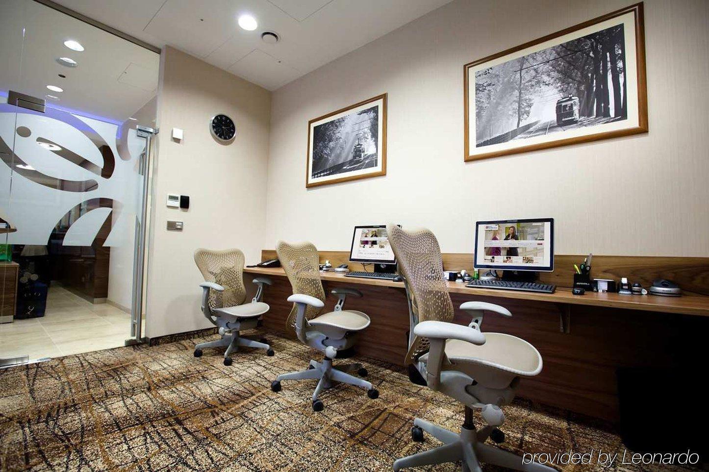Doubletree By Hilton Gurugram Baani Square Otel Gurgaon Konforlar fotoğraf